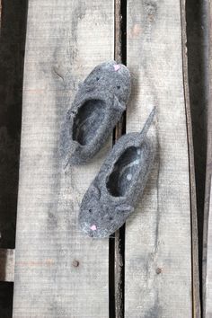 Kids custom gray Rat slippers, personalized. Mouse/mice slippers. 2020 Chinese lunar New Year mascot/symbol. See all my funny animals slippers - dogs, cats, foxes, birds, dragons and other: https://www.etsy.com/shop/DarkaYarka?ref=l2-shopheader-name%C2%A7ion_id&section_id=22264967 Product description: Our felt slippers are totally handcrafted of 100% pure wool with warm water, soap, love and care. The sole, made of craft foam, is firmly glued. Felted slippers are extremely solf, light, comfo Winter Felt Slippers With Soft Sole, Handmade Round Toe Slippers For Gifts, Soft Sole Felt Slippers With Round Toe, Handmade Casual Slippers For Gifts, Handmade Slip-on Slippers For Gift, Handmade Casual Slippers For Gift, Handmade Slip-on Slippers As Gift, Handmade Casual Slippers As A Gift, Handmade Casual Slippers As Gift