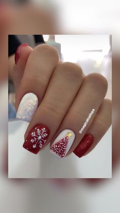 Christmas Nails 2023 French, Pretty December Nails, December Nails Christmas Xmas Red, December Nails Christmas Xmas, Holiday Nails 2022, Holiday Dip Nails, Christmas Dip Nail Ideas, December Nail Ideas