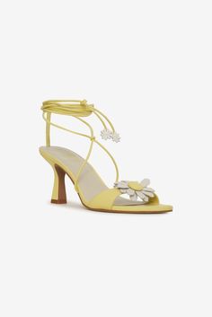 Sweet as a daisy. Lemon Heels, Vacation Shoes, Yellow Heels, Airport Fashion, For Love & Lemons, Love And Lemons, Airport Style, For Love And Lemons, For Love