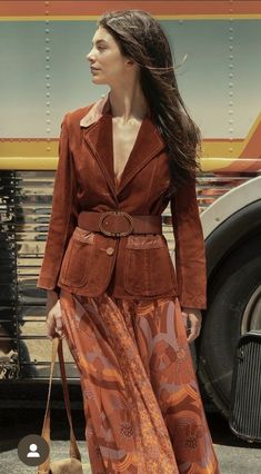 Laid Back 70s Style, Daisy Jones Fashion, Firefly Lane 70s Outfits, Modern 60s Outfits, Camilla Dunne, 70s Housewife, 70s Fall Fashion, Camila Dunne, Folk Outfit