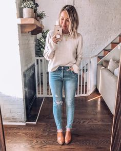 winter church outfits Casual Sunday Church Outfit, Sunday Winter Outfit, Winter Outfits Church, Cute Church Outfits With Jeans, Sunday Church Outfits, Church Outfit Winter, Church Outfit Fall, Church Outfit Casual, Cute Church Outfits