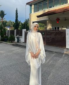 Satin Dress Hijab, Hijabi Dresses, Outfit Hijab Casual, Ootd Poses, Nikah Dress, Kebaya Muslim, Hijabi Style, Muslim Dress, Outfit Hijab