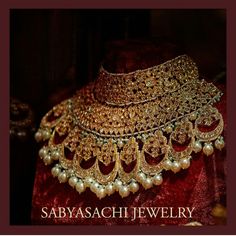 Sabyasachi Wedding, Diamond Jewellery Designs, Marriage Jewellery, Sabyasachi Bridal, Miranda Priestly, Sabyasachi Lehenga, Shoulder Jewelry, Gold Pearl Jewelry, Gold Jewelry Outfits