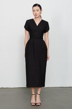 Melody Pegged V-Neck Twill Midi Dress | MEAN BLVD Classic V-neck Semi-formal Dress, Classic V-neck Summer Dress, Classic V-neck Midi Dress For Summer, Elegant V-neck Maxi Dress For Office, Elegant V-neck Midi Dress For Daywear, Summer V-neck Maxi Dress For Office, V-neck Summer Maxi Dress For Office, Summer V-neck Midi Dress For Work, Fitted Midi Dress With Notched Neckline For Daywear