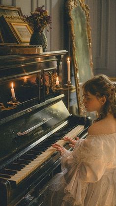 1900s Aesthetic, Piano Photoshoot, Piano Girl, Era Victoria, Playing The Piano, Romantic Academia, Royalty Aesthetic, Royal Aesthetic, Photographie Portrait Inspiration