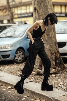 Velvet Goldmine, Sup Girl, Styl Grunge, Sora Choi, Goth Outfit, Clothing Subscription, Androgynous Fashion, Jane Birkin, Estilo Punk