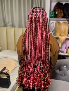 beautiful and unique color combo in one hair style.. Dark Pink And Black Braids, Color Combination Braids, Braided Hairstyle Colors, Braiding Color Combos, Different Braid Colors, Braids With Two Colors, Colour Combo Braids, Cute Color Combinations For Braids, Peekaboo Braids Color Combo