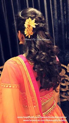 Engagement Hairstyle, Kannada Bride, Outfit Ideas Wedding, Bridal Accessories Hair, Telugu Bride, Tamil Bride, Reception Hairstyles, Lehenga Bridal