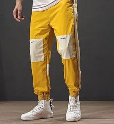 Sweat pants with patches on the knees. Drawstring. COLOR: mustard Yellow Baggy Retro Cargo Pants For Spring, Hip Hop Style Cotton Sports Pants, Hip Hop White Joggers With Pockets, White Hip Hop Joggers With Pockets, Retro Pants With Pockets For Streetwear, Casual Spring Cargo Pants With Patchwork, 90s Style Cotton Sweatpants For Streetwear, Vintage Cargo Pants For Spring Streetwear, 90s Style White Streetwear Pants