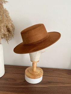 Introducing our beautifully handcrafted Boater Hat with a wide brim, a perfect addition to your fashionable accessories collection. This hat is expertly made with attention to detail, ensuring a high-quality finish. It features a flat brim that adds a touch of boho elegance, making it a versatile choice for any outfit.  Highlights:  - Measurements: Crown 10.5cm / Brim 8.5 cm  - Elastic band inside - Each hat includes a protective bag - Delivery from a small business in Germany - Made from vegan Adjustable Brown Boater Hat With Flat Crown, Adjustable Brown Boater Hat With Flat Brim, Classic Brown Handmade Hat, Brown Flat Brim Boater Hat, One Size Fits Most, Brown Boater Hat With Short Brim, Brown Flat Brim Boater Hat One Size, Brown Boater Hat With Flat Brim, Brown Short Brim Boater Hat, Brown Flat Brim Boater Hat