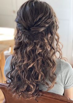 Graduation Hairstyles For Long Hair, Natural Hair Updo Wedding, Bridesmaid Hair Curly, Curly Hair Half Up Half Down, Graduation Hairstyles, Natural Curls Hairstyles