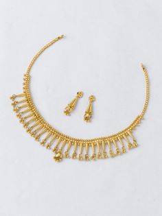 Necklace 11.600 gm 40650/- Earring 2.900 gm 10170/- Gold Neckles, Wedding Ornaments, Perhiasan India, Gold Mangalsutra Designs, Gold Mangalsutra, Antique Bridal Jewelry, Gold Pendant Jewelry, Wedding Jewellery Collection, Jewelry Bracelets Gold