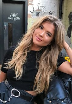 Matilda Djerf Hair, Messy Style, Style Bangs, Waves Hairstyle, Loose Waves Hair, Matilda Djerf