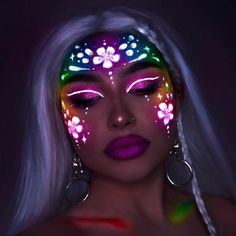 Uv Makeup, Fantasy Make-up, Make Up Designs, Party Make-up, Makeup Looks For Green Eyes, Flower Makeup, Neon Makeup, Bright Makeup, Face Art Makeup