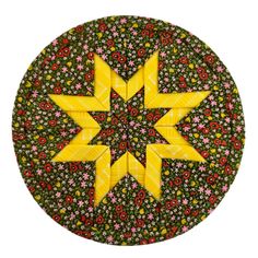 a green and yellow flowered plate with two yellow stars on the center, surrounded by small pink flowers