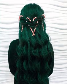 Holiday Hair Color, Dark Green Hair, Halloweenský Makeup, Chignon Hair, Christmas Hairstyles, Christmas Hair, Hair Photo, Party Hairstyles