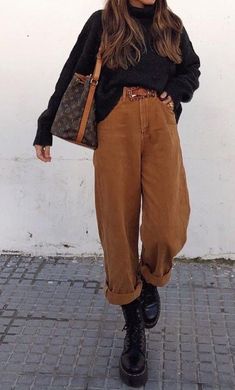 Academia Outfits, Beige Outfit, Brown Pants, 가을 패션, Autumn Outfit, Mode Vintage, Mode Inspiration, Winter Fashion Outfits, Looks Vintage