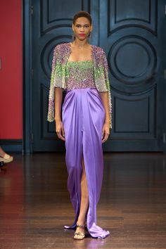 Purple Fashion Outfit, Runway Gowns, Fashion Runway Show, Girls Dress Sewing Patterns, Color Trends Fashion, Naeem Khan, Simple Pakistani Dresses, Runway Trends, Gala Dresses