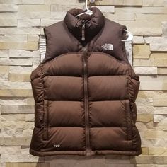 North Face Womens 96 Retro Nuptse Vest Product Details Brand - The North Face Material - 700 Goose Down Insulation Color - Chocolate Brown Size - Women's Small Condition - Excellent Style - Heavy Winter Puffer Vest Jacket Measurements Top To Bottom Length - 25" Pit To Pit - 21" #Tags - Puff 1996 Puffy Kendall Jenner Ladies Women Nupse Vests Northface Tnf A5511 (Id-2-695) Feathers Backpack Jackets Coats Vest Shorts Hoodie Raincoat Fleece Goretex Gore Tex The North Face Puffer Vest Brown, Nuptse Vest, Winter Puffer Vest, Puffer Vest Jacket, North Face 700, Short Hoodie, The North Face Puffer, Brown Puffer, North Face Womens