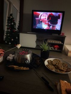 CHRISTMAS VIBES INDOOR SMORES CHOCOLATE CHIP COOKIES MOVIE NIGHT MINI CHRISTMAS TREE SANTA CLAUSE BEST FRIENDS APARTMENT COLLEGE Santa Claus Movie Night, Santa Claus Movie, Indoor Smores, Friends Apartment, Store Inspiration, Christmas Movie Night, Summer Cabin, Movie Night Snacks