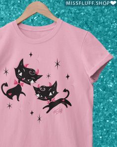 💖 Happy Wednesday Whiskers ! 💖 Cute new tees with the bad kitties are up in my shop. 💋 https://missfluff.shop/products/devil-kitties-black-womens-relaxed-fit-t-shirt #catart #catlover #blackcats Trendy Fitted T-shirt With Cat Print, Fun Short Sleeve T-shirt With Cat Print, Fitted Cat Print Graphic Tee T-shirt, Fitted Cat Print Graphic Tee, Abaddon Supernatural, Black Devil, Miss Fluff, Devil Horns, Star Burst