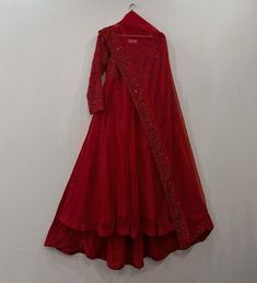 Red Anarkali Suits, Red Anarkali, Simple Dress Casual, Zardozi Embroidery, Pakistani Suit, Pakistani Fashion Party Wear, Beautiful Dresses Short, Beautiful Dress Designs