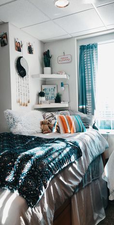 a bed room with a neatly made bed and lots of pillows on top of it