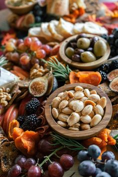 Autumn Harvest Charcuterie Board — My Moonstone Kitchen Harvest Charcuterie Board, Autumn Charcuterie Board, Winter Charcuterie, Harvest Board, Fall Cheese Board, Beach Thanksgiving, Classy Appetizers, Cheeseboard Recipe, Thanksgiving Charcuterie Board