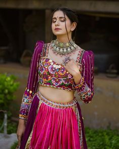 Traditional Dress For Boy, Choli Blouse Design, Wedding Outfits For Women, Trendy Outfits Indian, Lehenga Designs Simple, Indian Bride Outfits, Latest Model Blouse Designs, Choli Designs