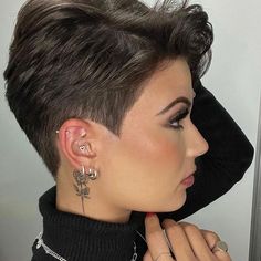 Pixie 2022, Pixies Haircut, Stylish Short Hair, Tutorial Ideas, Short Hair Pixie Cuts, Blonde Pixie Haircut, Blonde Pixie Cuts, Pixie Styles, Hairstyle Tutorial