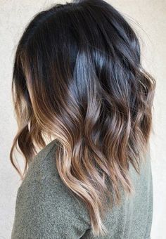 Blonde Ombre Short Hair, Short Ombre Hair, Brunette Hair With Highlights, Penteado Cabelo Curto, Hair Clothes, Hair Inspiration Color, Short Curly Hair, Brunette Hair