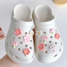 Kawaii Sakura, Crocs Fashion, Shoe Decoration, Dr Shoes, Kawaii Shoes, Girly Shoes, Shoe Inspo, Aesthetic Shoes, Croc Charms