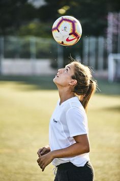 Football Skills, Football Photography, Senior Photo Poses, Football Images