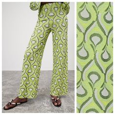 Nwt. Zara Special Edition Green Geometric Print Pants/Trousers With Wide Legs, Elastic Waistband. Size S. Ref. 9874/108. Waist 13" Flat, Rise 12", Inseam 30,5". L Flowy Wide Leg Pants, Pleated Jumpsuit, Wrap Pants, Zara Jumpsuit, Wide Leg Palazzo Pants, Striped Wide Leg Pants, Seersucker Pants, Beige Pants, Zara Leather