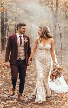 Wedding Tuxedo For Men Fall, Marron Wedding Suit, Maroon Tweed Wedding Suit, Rust Colored Suit Wedding, Groom And Groomsmen Attire Terracotta, October Wedding Tux Grooms, Fall Groom Tuxedo, Brown Wedding Tuxedo Grooms, November Wedding Suits