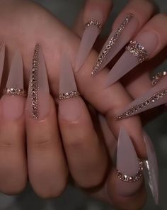 Stilleto Nails Designs, Nails Design With Rhinestones, Stiletto Nails Designs, Bling Acrylic Nails, Cat Kuku, Fabulous Nails, Classy Nails, Bling Nails, Pretty Acrylic Nails