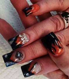 My Harley Davidson nails turned out so cool,My friend MaryEllyn Palmer did these, she does an amazing job, love these nails. Skull Nail Art, Sports Nails, Blue And Silver Nails, Long Gel Nails, Skull Nails