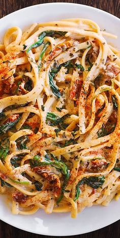 Creamy Italian Pasta with Spinach and Sun-Dried Tomato Cream Sauce on a plate Spinach Sundried Tomato Pasta, Cream Sauce Pasta Recipes, Star Pasta Recipes, Spinach Sundried Tomato, Simple Italian Pasta, Tomato Cream Sauce Pasta, Cream Sauce Pasta, Resep Pasta, Tomato Cream Sauce