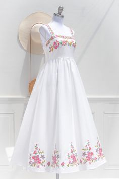 Empire Waist Dress Casual, French Inspired Fashion, Embroidered Summer Dress, Summer Details, White Flower Dress, Simple Frocks, Emerald Dresses, Valentine Dress, Modest Dresses Casual