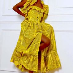 Nwt Loragal Maxi Dress Size Xl Yellow And Black Ruffles Sleeved. Stunning Backless Beauty Sure To Be A Showstopper In This One. Fits Smaller More Like A Large. Ruffle Midi Dress, Dress Sleeve Styles, Style Noir, Yellow Print, Orange Fashion, Ruffled Maxi Dress, Polyester Dress, Maxi Dresses Casual, Yellow And Black