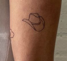 a person with a hat tattoo on their leg