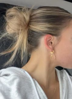 Cute messy updo for studying, going to the gym, work, or relaxing. This is a go to! Slick Back Bun Formal, Slicked Back Messy Bun, Messy Slick Back Bun, Messy Slick Back, Sleek Messy Bun, Slick Back Messy Bun, Sleek Bun Hairstyles, Slick Back Bun, Hair Stayl