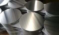 many metal discs are stacked on top of each other in order to be polished or brushed