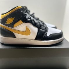 Jordan 1 Mid White Pollen Black (Gs) Sz 5.5y Brand New With Box Shoes Jordan 1, Jordan 1 Mid White, Shoes Jordan, Jordan 1 Mid, Jordans For Men, Jordan Shoes, Jordan 1, Yellow White, Athletic Shoes