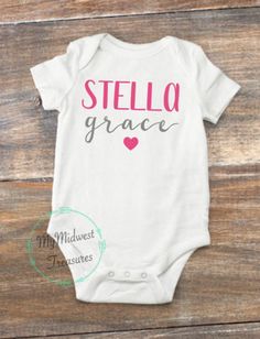 Name Baby Girl, Onesie Ideas, Outfit Baby Shower, Baby Girl Name, Girl Coming Home Outfit, Newborn Baby Girl Outfit, Cricut Baby, Girls Coming Home Outfit, Personalized Baby Girl