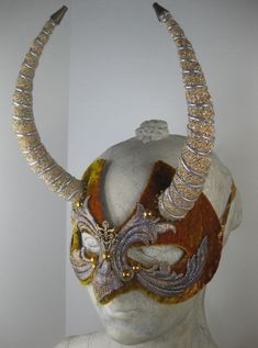 Masquerade Mask Gold//Masquerade Ball Mask//Mask Masquerade Horned//Mens Masquerade Mask//Halloween Glorious Masquerade, Masquerade Attire, Masquerade Mask Makeup, Mardi Gras Makeup, Mask Inspiration, Gold Masquerade Mask, Mardi Gras Masquerade