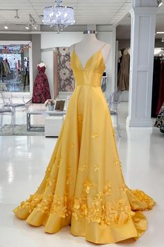 Elegant Yellow Prom Dress Yellow Satin Prom Dress, Prom Dress With Flowers, Yellow Prom Dress, डिजाइनर कपड़े, Yellow Evening Dresses, Yellow Prom, Dress With Flowers, Prom Dresses Yellow, A Line Evening Dress