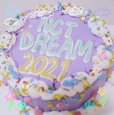 a birthday cake with the words not dream on it