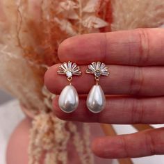 pearl earrings Art Deco Movement, Art Deco Earrings, Post Design, Delicate Earrings, Turks And Caicos Islands, Timeless Beauty, Special Day, Bridal Jewelry, Jewelry Collection