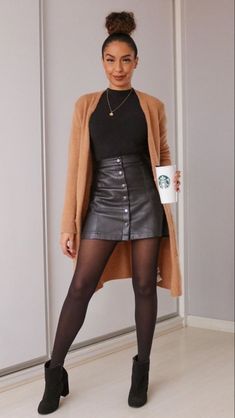 Leather Skirt Outfit, Outfit Chic, Berlin Fashion, Outfit Inspo Fall, Casual Fall Outfits, Business Casual Outfits